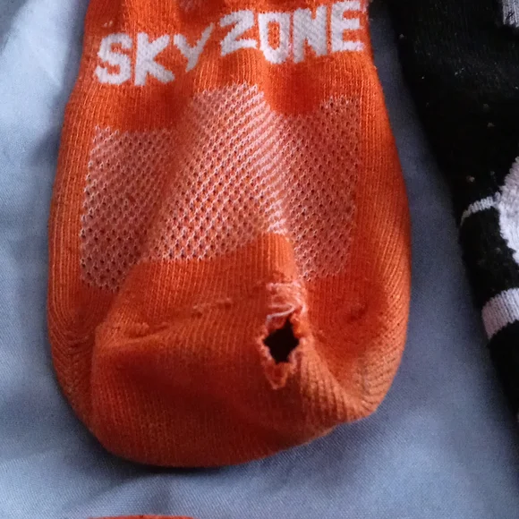 (4)Trampoline park (CRAIG CRUISERS/SKY ZONE) socks - Picture 4 of 4